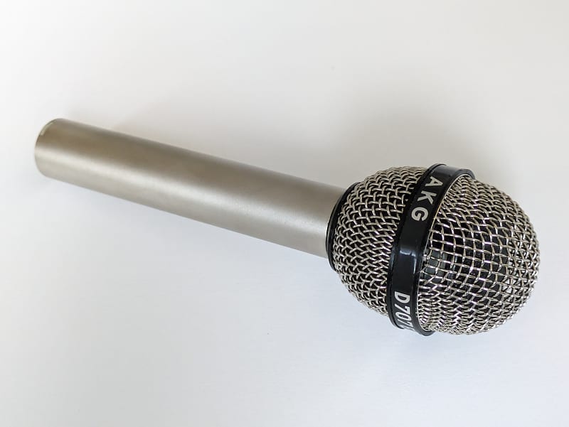 AKG D 707 Reverb