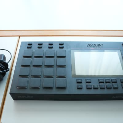 Akai Mpc Live Standalone Sampler With Hard Case Reverb