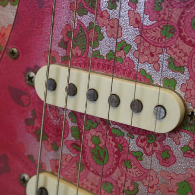 Fender Mij Pink Paisley Stratocaster Ohsc Great Reverb