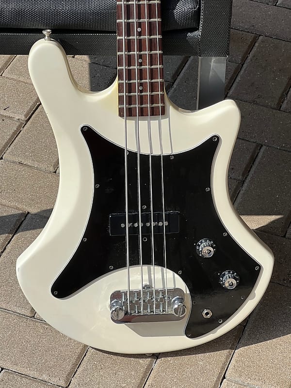 Guild B 301 Bass 1981 Very Rare Late Model In A Factory Reverb UK