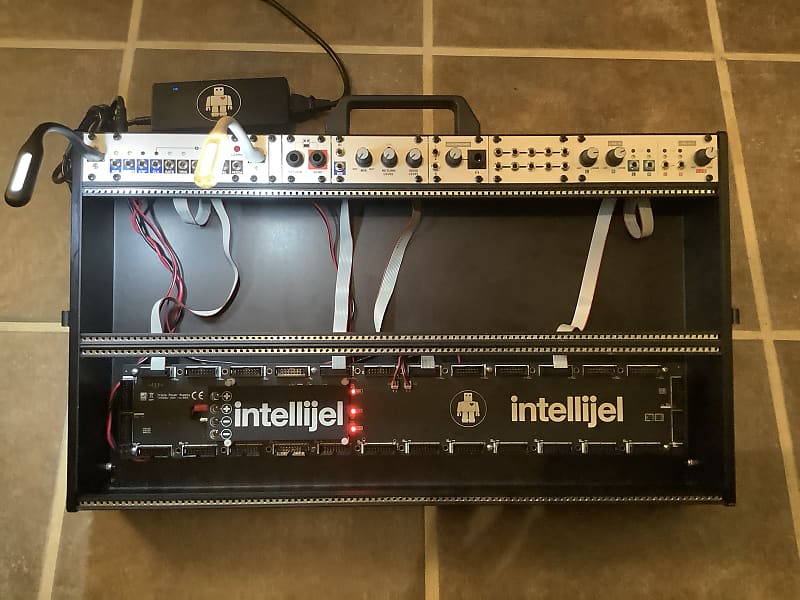 Intellijel 7U X 104HP Performance Eurorack Case With Reverb