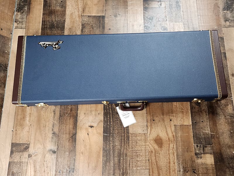 Fender Classic Series Wood Hardshell Case For Strat Tele Reverb