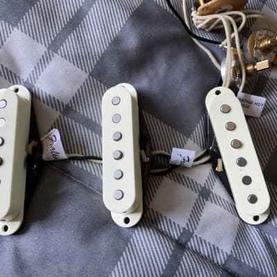 Lindy Fralin Vintage Hot Stratocaster Pickups Set Neck Middle Reverb