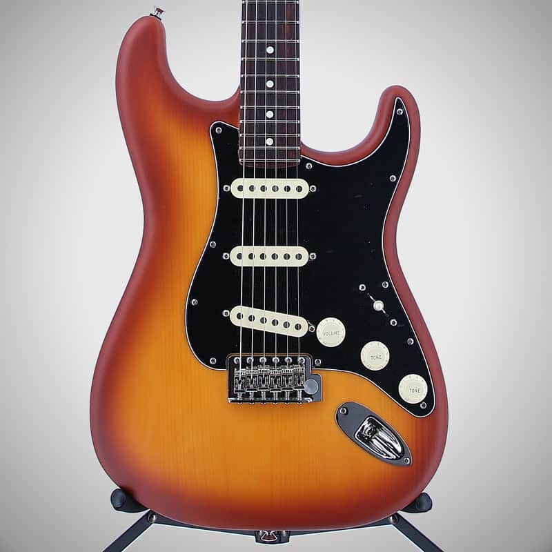 Fender Certified Pre-Owned American Performer Spruce Stratocaster, Rosewood Fingerboard, Honey Burst (20301)