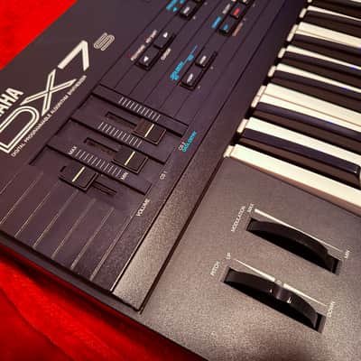 Yamaha DX7S Programmable Algorithm Synthesizer 1983 - 1987 - Black