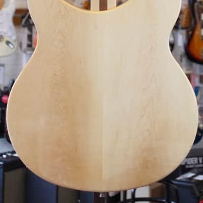 Rickenbacker 330/12, Mapleglo image 2