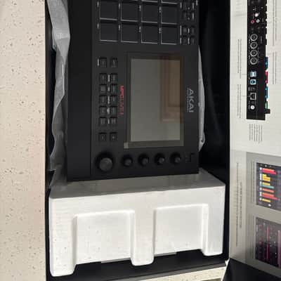Akai MPC Live II Standalone + 500GB Samsung SSD - Black Original packaging image 3