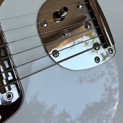 Squier Classic Vibe '60s Jaguar 2022 - Olympic White with Matching Headstock electric guitar Limited edition image 15