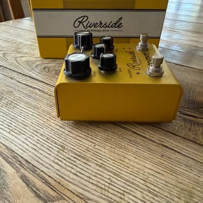 EXCELLENT Strymon Riverside Multi-Stage Drive Pedal with original box image 3