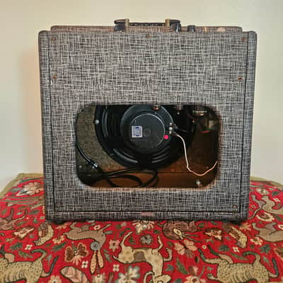 Supro 1600 Supreme 1960 - Blue Rhino Hide image 2