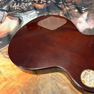 FANCY 💃! 2026 Gibson Custom Shop '76 Les Paul Deluxe Reissue Rocket Red Sparkle Top VOS Limited Edition LE 1976 Standard Norlin Era Mini Humbuckers Maple Neck Sandwich Body Construction ABR-1 Bridge Chrome Hardware Cream Plastics Brown Walnut Body image 14