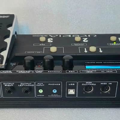 Rocktron Utopia B200 Bass Guitar Effects Processor Pedalboard w/Case - (Make OFFER!) image 7