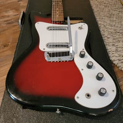 Silvertone 1452 Hornet Electric Guitar Amp In Case 1967 Red Burst All Original Great Condition image 3