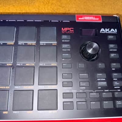 Akai MPC Studio Music Production Controller 2021 - Present - Black image 6