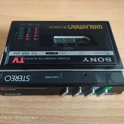 Sony WM F30 1984 - Sony Walkman radio Cassette player WM F30 black working image 7