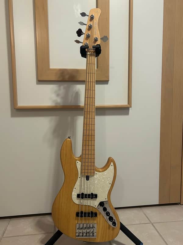 SWAMP ASH STEAL! $10 OFF High-End Fretless Bass