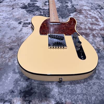 Fender American Deluxe Telecaster with Maple Fretboard 2005 image 7