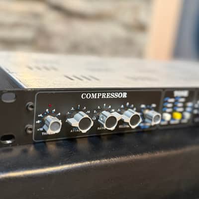 API 2500 Stereo Bus Compressor 2000 - 2019 - Black image 2