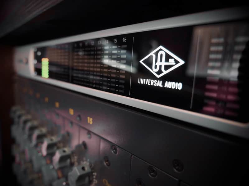 Universal Audio Apollo 16 MK1 including matching multicore cables image 1