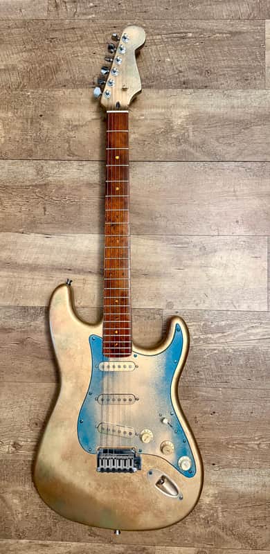 Custom Gold Finish Stratocaster + Fender Bag & Strap image 1