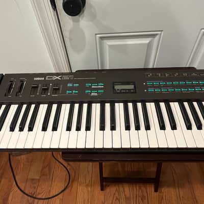 Yamaha DX21 Vintage FM Synthesizer 1980s - For Parts/Repair image 4