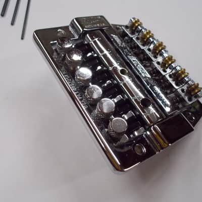 Original 80's Kahler USA 2330 Flyer RH Chrome Tremolo bridge image 5
