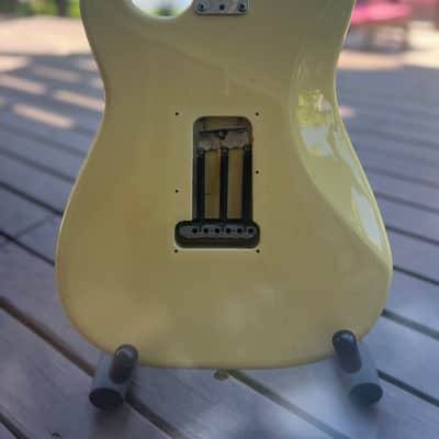 Fender American Standard Stratocaster with Maple Fretboard 1996 - 1997 Vintage White image 11