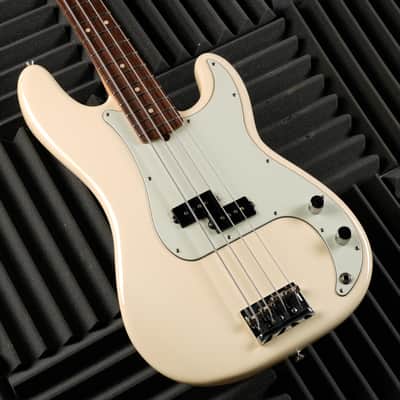 Fender American Professional Precision Bass with Rosewood Fretboard 2017 - Olympic White image 4