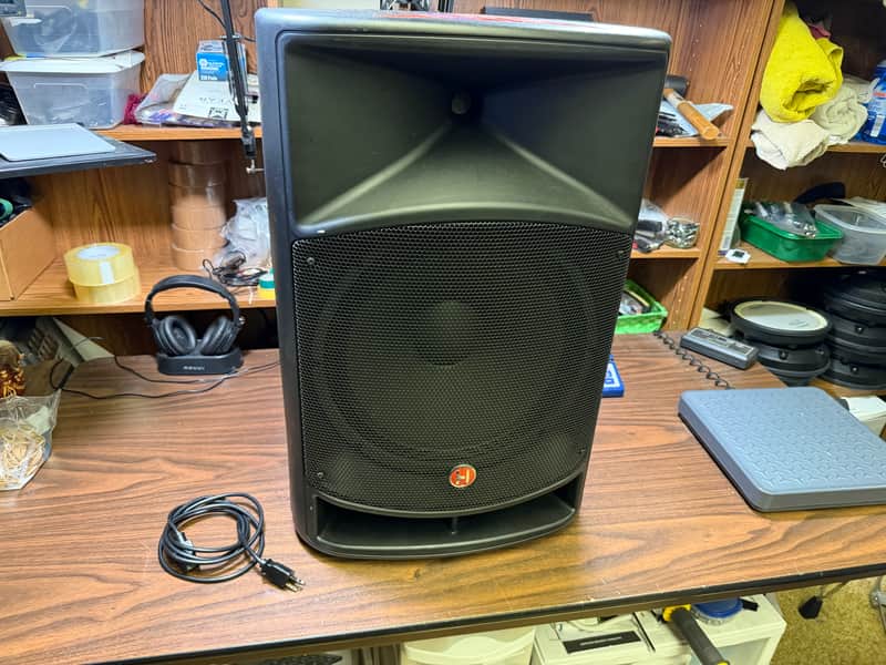 Harbinger VARI V2115 - Powered Speaker 15" - 600W - 2-Way Powered Loud Speaker image 1