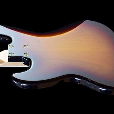 G&L USA JB 2018 - 3-Tone Sunburst image 6