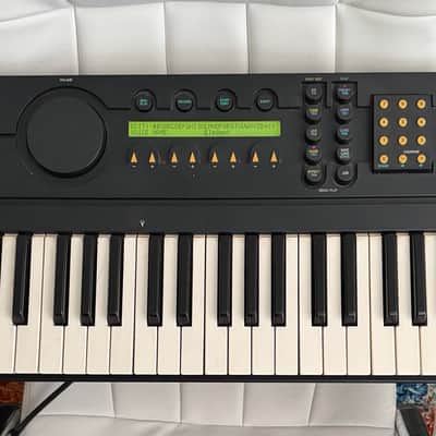 Yamaha YS200 FM Synthesizer 1988 - Black