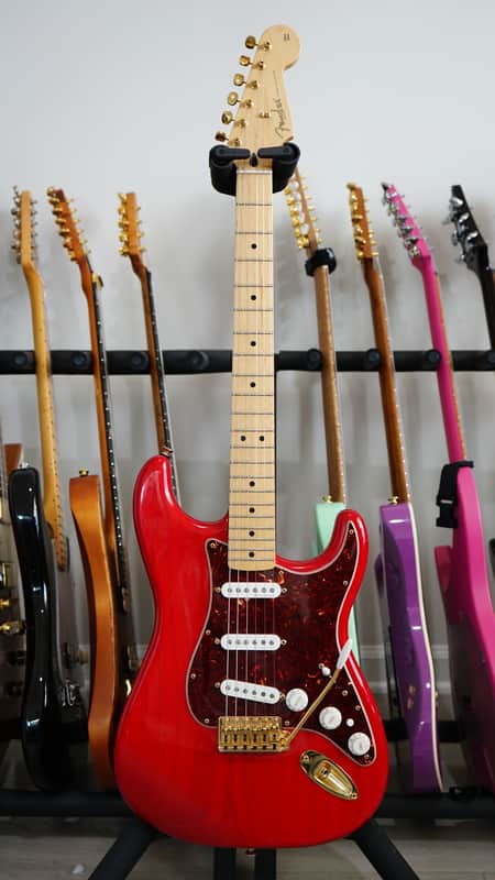 Fender Deluxe Players Stratocaster with Maple Fretboard 2005 - 2016 - Crimson Red Transparent