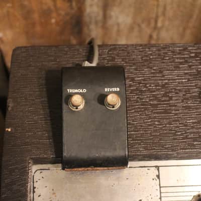Gibson GA-17RVT Scout 10-Watt 1x10" Guitar Combo 1963 - 1967 - Black image 11
