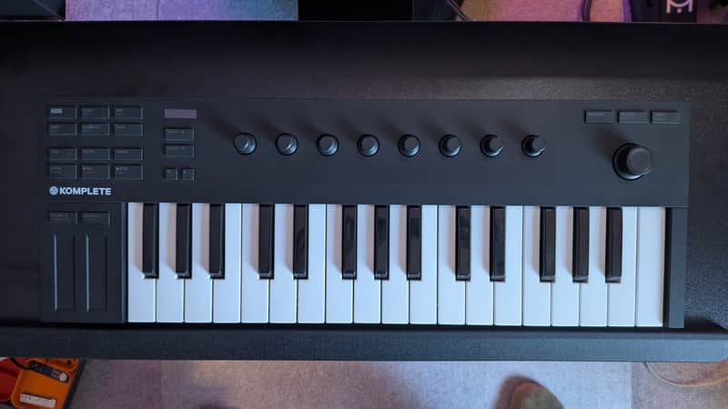 Native Instruments Komplete Kontrol M32 2019 - Black image 1