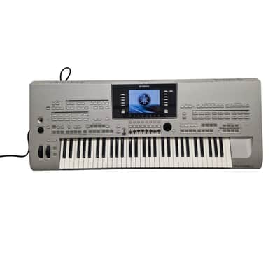 Yamaha Tyros 3 - Digital Workstation Keyboard - White/Silver - Excellent