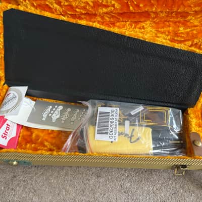 Fender 50th Anniversary American Deluxe Stratocaster 2004 - As new condition image 10