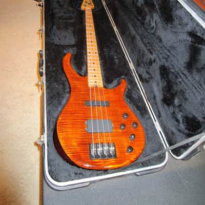 USA Peavey Millennium Plus 4 string bass guitar w/original hard case image 2