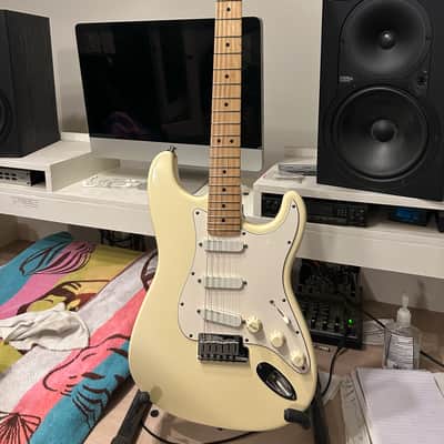 Fender Strat Plus with Maple Fretboard 1989 - 1995 - Arctic White image 1