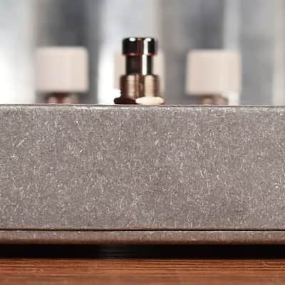 Electro-Harmonix Micro POG Polyphonic Octave Generator Guitar Bass Effects Pedal imagen 3