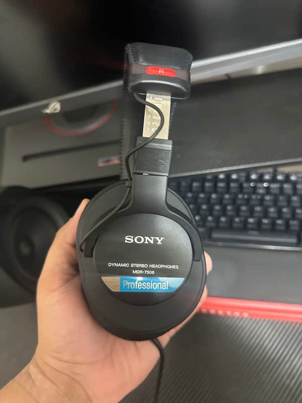 Sony MDR-7506 Studio Headphones 2010s - Black image 1