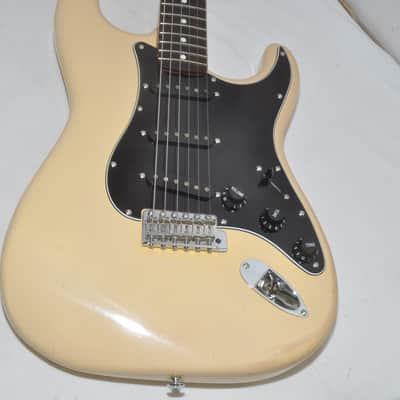 Fender Japan Stratocaster ST62 J serial Fujigen Electric Guitar Ref No 6477 image 3