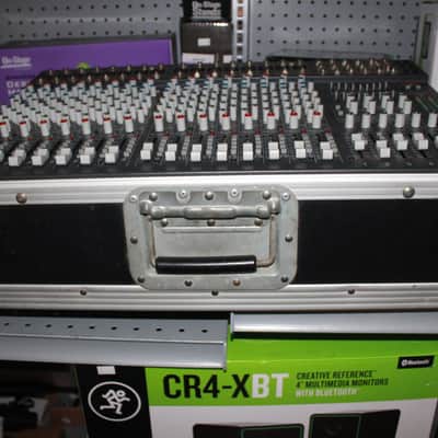 Carvin Powered Concert Series 1200-Watts 16-Channel Mixer w/Road Warrior Case C1644P (used) image 17