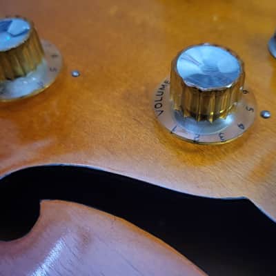 Beautiful 1960 Guild M 65 3/4 Freshman image 4