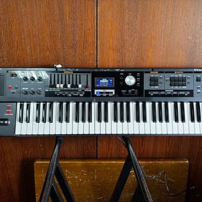 Roland V-Combo VR-09 Live Performance Keyboard w/ 100-240V power supply