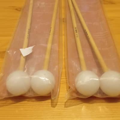 Vic Firth Set (2 pairs) M63 - Corpsmaster Keyboard - Medium, Poly Mallets 90s - Classic Medium image 2