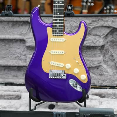 FENDER American Ultra Stratocaster Plum Metallic image 1