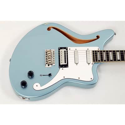 D'Angelico Premier Series Bedford SH Limited-Edition Electric Guitar with Tremolo Regular Ice Blue Metallic image 3