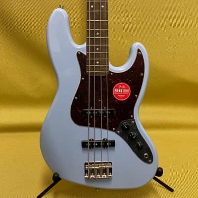 037-4530-504 Squier by Fender Classic Vibe '60s Jazz Bass Daphne Blue w/ Tortoise Pickguard image 3