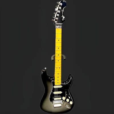 Fender American Ultra Luxe Stratocaster with  2021  - Silverburst Solid Body