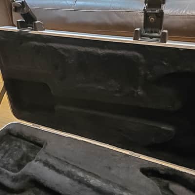 Fender TSA 002 molded guitar case 2000's image 12